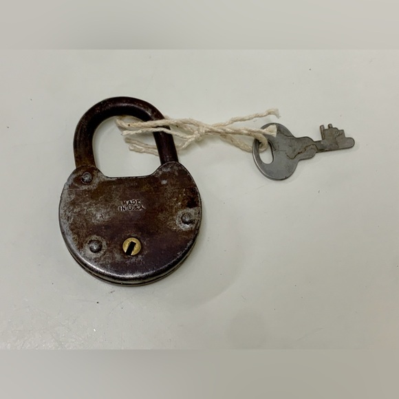 Early 20th Century Antique SAFE Funtional Vintage Metal Padlock w/ Key - Picture 3 of 16